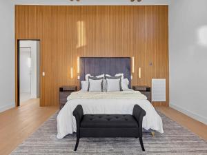 Ένα ή περισσότερα κρεβάτια σε δωμάτιο στο Villa Costera +37 φωτογραφίες