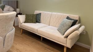 a white couch with pillows on it in a living room at Apartment Marktgeflüster in Bad Düben