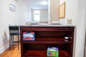 a kitchen island with a counter in a room at CityStay in Baltimore +8 photos