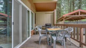 Μπαλκόνι ή βεράντα στο BearlyMuvin Cabin