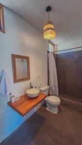 Ένα μπάνιο στο Kinti Coliving Mancora