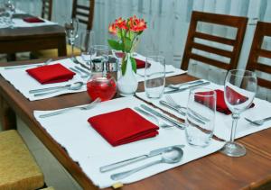 Restoran või mõni muu söögikoht majutusasutuses Ora Safari Resort