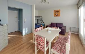 Posezení v ubytování Cozy Apartment In Dunkerque