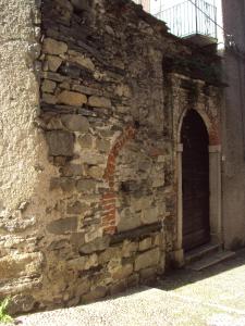Facaden eller indgangen til All'Ombra dell'Antica Pietra