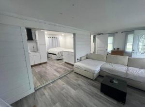 Una cama o camas en una habitación de Water front Lake House