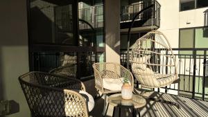 Balkón nebo terasa v ubytování Luxury 1BDR centrally located in Hollywood