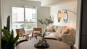 Posezení v ubytování Luxury 1BDR centrally located in Hollywood