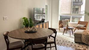 Posezení v ubytování Luxury 1BDR centrally located in Hollywood