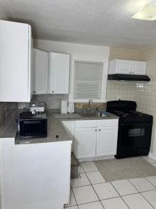 Η κουζίνα ή μικρή κουζίνα στο Julie's Cozy Haven - Peaceful Retreat