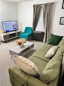 Χώρος καθιστικού στο Julie's Cozy Haven - Peaceful Retreat