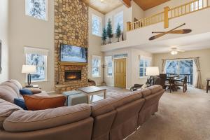 Χώρος καθιστικού στο The Trailhead Hot Tub, Hikes & Night Skies