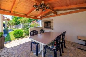 Φωτογραφία από το άλμπουμ του Apartments in Povile 39116 σε Povile +49 φωτογραφίες