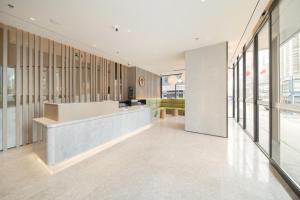 Zona de hol sau recepție la JI Hotel Shenzhen Convention & Exhibition Center Gangxia Subway Station