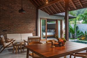 Posezení v ubytování Tropical Luxury 2-BR Villa in Kuta Lombok + 15 fotografií