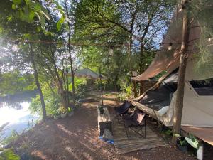 Φυσικό τοπίο κοντά σε οργανωμένο κάμπινγκ