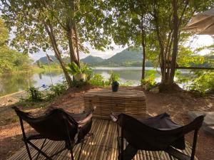 Φυσικό τοπίο κοντά σε οργανωμένο κάμπινγκ +83 φωτογραφίες