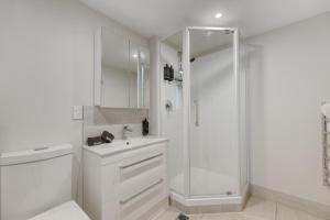 Ένα μπάνιο στο 6 on Adams +84 φωτογραφίες