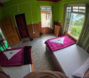 Ένα ή περισσότερα κρεβάτια σε δωμάτιο στο Hobo's Nest Homestay By StayApart