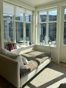 Khu vực ghế ngồi tại Cabin By Telemark Canal With Private Beach