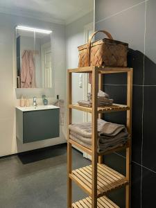 Phòng tắm tại Cabin By Telemark Canal With Private Beach