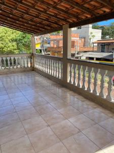 a balcony with a railing and a tile floor at Casa do Rancho Jacuru in São Pedro da Aldeia