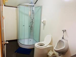 Koupelna v ubytování Overwater Titicaca Lodge + 9 fotografií