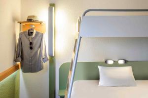 Voodi või voodid majutusasutuse Ibis Budget Salzburg Airport - Self-Check-In toas