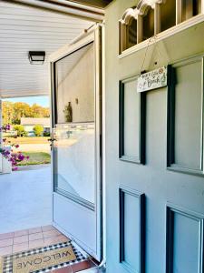 Fotografie z fotogalerie ubytování Boutique Stay - Near Beach, PSP4, Billiard or PingPong, Fire Pit, Private Yard v destinaci New Port Richey