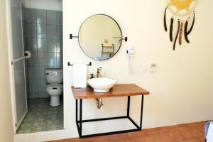 Ένα μπάνιο στο Casa Macuil Punta Zicatela +51 φωτογραφίες