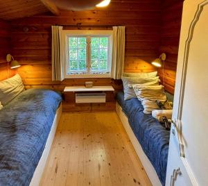 Et opholdsområde på Log Cabin On Beautiful Natural Grounds In Hornbæk