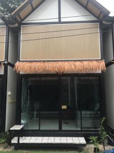 Το κτήριο όπου στεγάζεται  το δωμάτιο σε οικογενειακή κατοικία