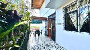 a patio with a table and chairs and plants at Hostal Maravilla Amazónica in Iquitos