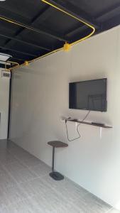 Μια τηλεόραση ή/και κέντρο ψυχαγωγίας στο Lipe Baan Talay Homestay