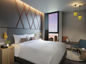 Postel nebo postele na pokoji v ubytování ibis Styles Bangkok Sukhumvit Phra Khanong