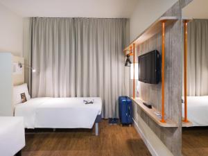 Postel nebo postele na pokoji v ubytování ibis budget Navegantes Itajai + 35 fotografií