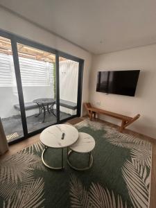 Μια τηλεόραση ή/και κέντρο ψυχαγωγίας στο Two Tides