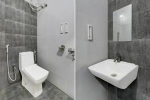 Koupelna v ubytování Collection O Erragadda Metro Station Formerly Golden Gate