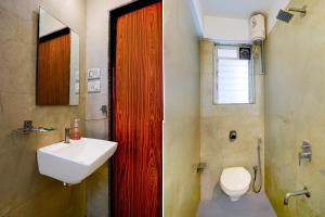 Ένα μπάνιο στο Collection O Viviana Mall Thane West Formerly Athithi Stays