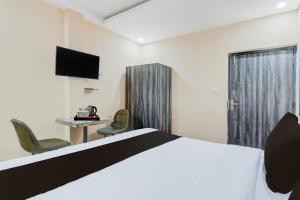 Ένα ή περισσότερα κρεβάτια σε δωμάτιο στο Townhouse Central Prayagraj Bus Terminal Formerly Amba Palace +22 φωτογραφίες