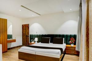 Ένα ή περισσότερα κρεβάτια σε δωμάτιο στο Townhouse Shivamogga Railway Junction Formerly Amma Residency