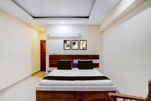 Voodi või voodid majutusasutuse Townhouse Shivamogga Railway Junction Formerly Amma Residency toas