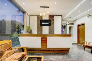 Ο χώρος του λόμπι ή της ρεσεψιόν στο Townhouse Shivamogga Railway Junction Formerly Amma Residency