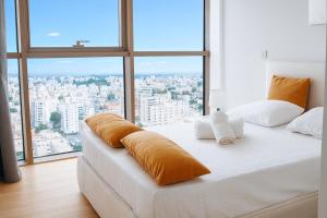 Ένα ή περισσότερα κρεβάτια σε δωμάτιο στο SkyHigh Central 360 Gym & Pool +26 φωτογραφίες