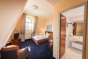 Postel nebo postele na pokoji v ubytování Göbel`s Hotel Quellenhof
