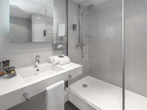 Ένα μπάνιο στο Novotel Blois Centre Val De Loire