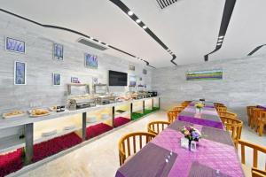 a dining room with purple tables and chairs at Lavande Hotels Urumqi Xinmin West Street Hongda Plaza in Ürümqi