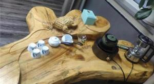 a wooden table topped with a table with glasses and a table at Thank Inn Plus Hotel Xinjiang Urumqi Tianshan District Bingtuan Erzhong in Ürümqi