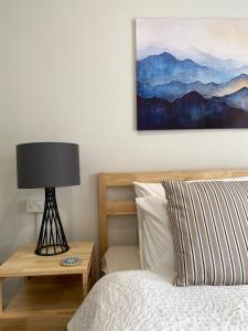 Ένα ή περισσότερα κρεβάτια σε δωμάτιο στο Central Nakhon Pathom 2BR Townhouse with AC & Kitchen +37 φωτογραφίες