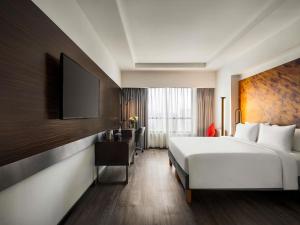 Ένα ή περισσότερα κρεβάτια σε δωμάτιο στο Novotel Makkah Thakher City +90 φωτογραφίες