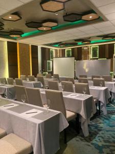 Khu vực hỗ trợ khách đi công tác/phòng hội thảo tại Belajandro Hotel Angeles City +31 ảnh